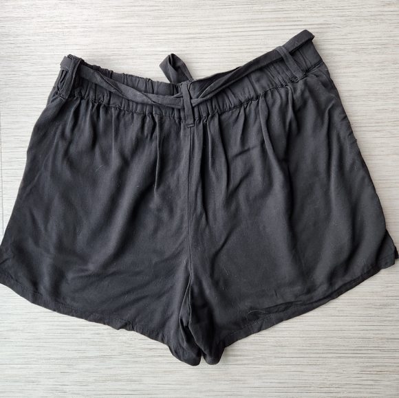 Old Navy Flowy Shorts - Picture 2 of 3